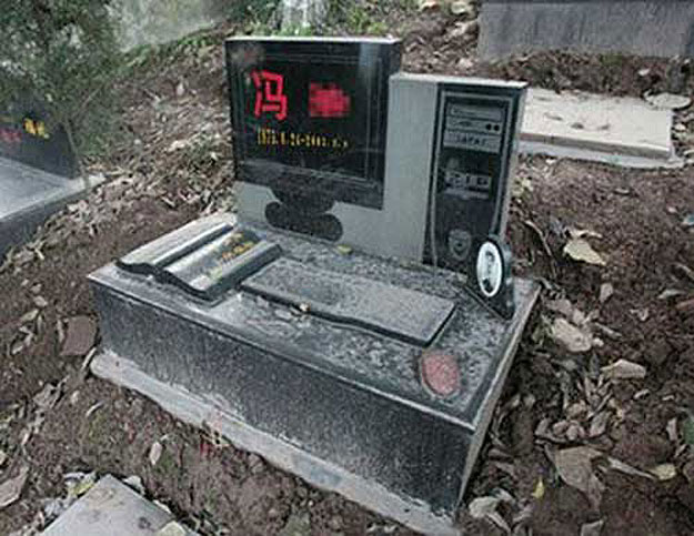 A Geek’s Tombstone: Be Honored As A Geek Even After You Die