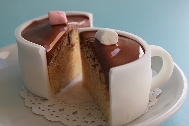 Foodies: Creative Hot Chocolate Cupcake Design