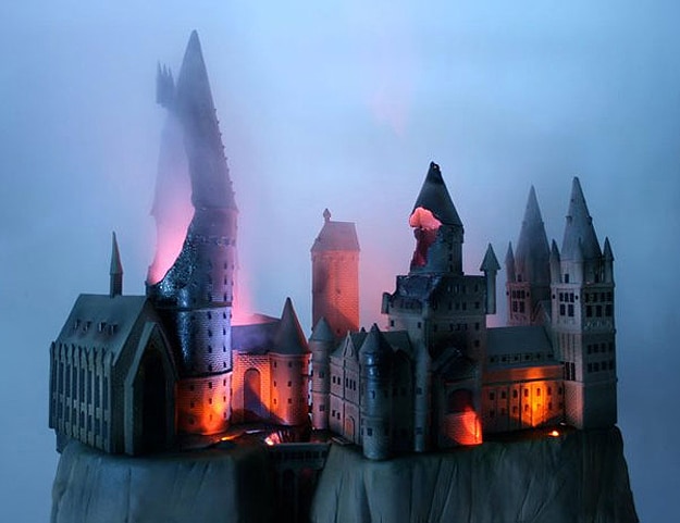 Potterheads: Huge Harry Potter Cake With Special Effects