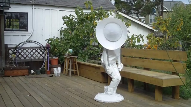 Pixar Lamp: Must Be The Best Costume Ever! [Video]