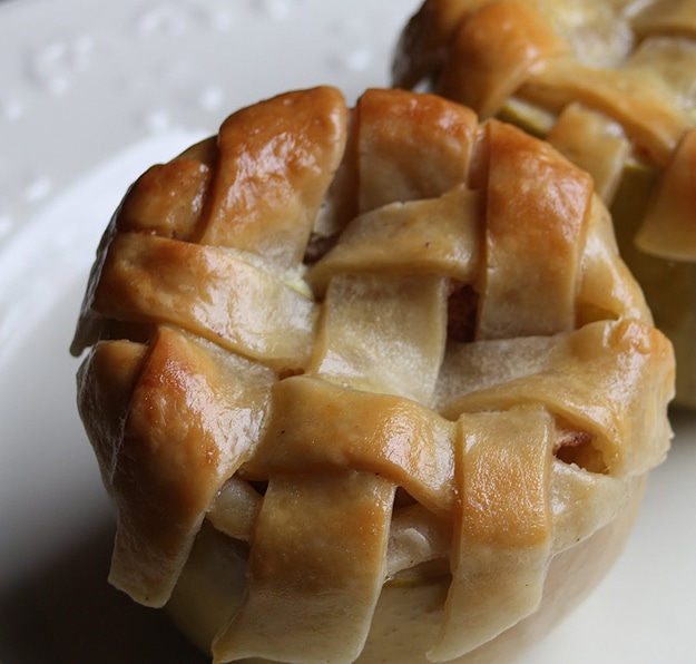 Food Design: A Teeny Tiny Apple Pie Baked Inside An Apple