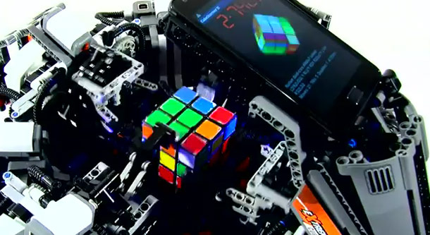 Lego Build Solves Rubik’s Cube & Beats The Record
