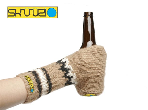 Sküüzi: Badass Beer Glove For Them Cold Days