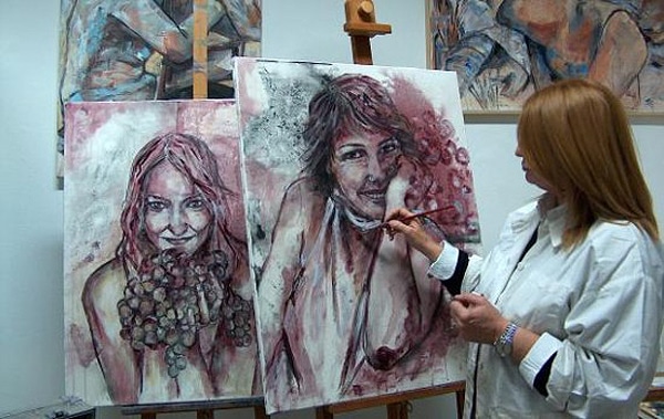 Stunning Portraits Painted With Red & White Wine