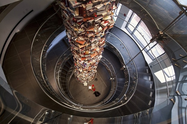 Abraham Lincoln Tribute: Tower Created With 15,000 Books About Him