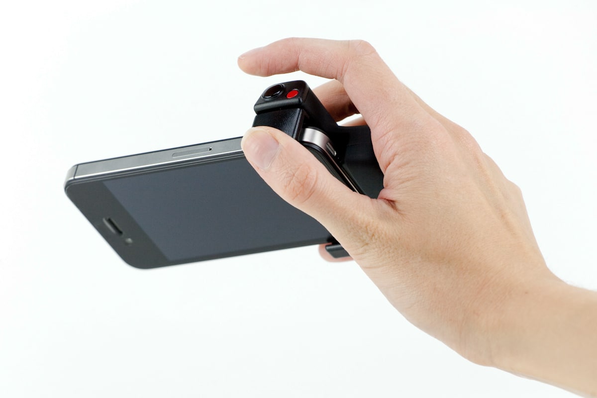 iPhone Shutter Grip: Now You Can Take Photos Like A Pro