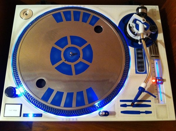 R2D2-Style Vinyl Turntable Is The Future Retro