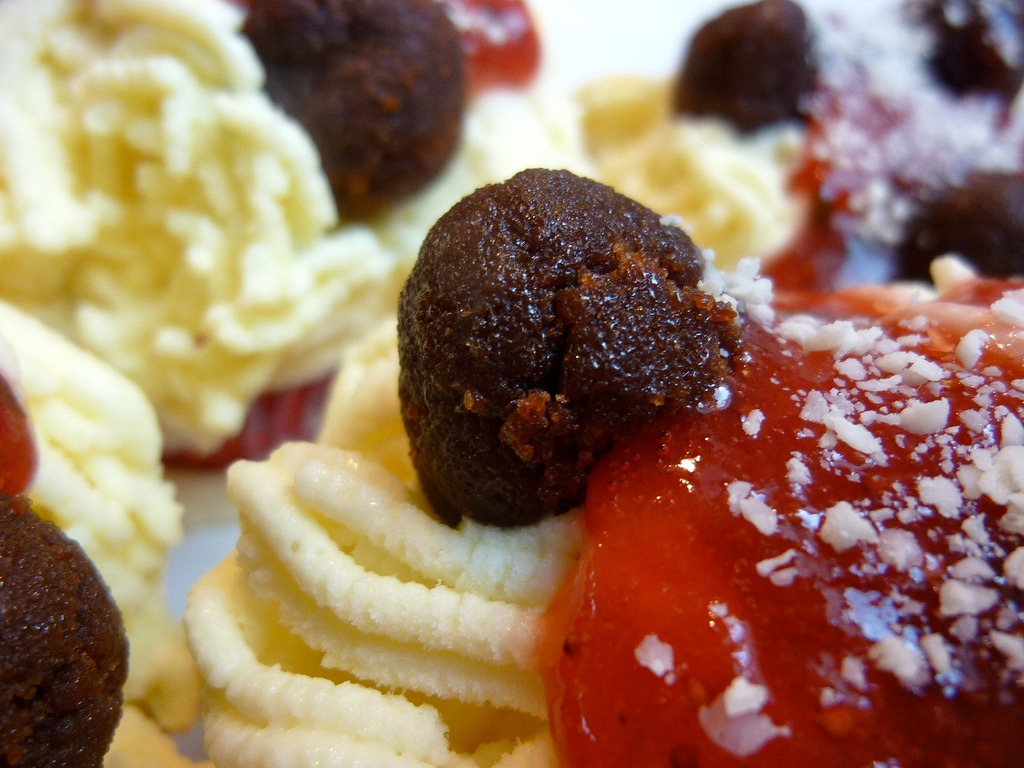 Bizarre Food Design: Spaghetti & Meatballs Ice Cream