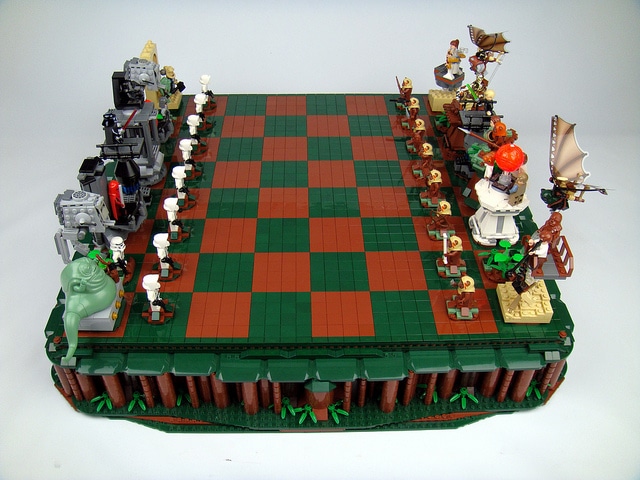 Star Wars LEGO Chess Set Makes For Epic Sci-Fi Gaming