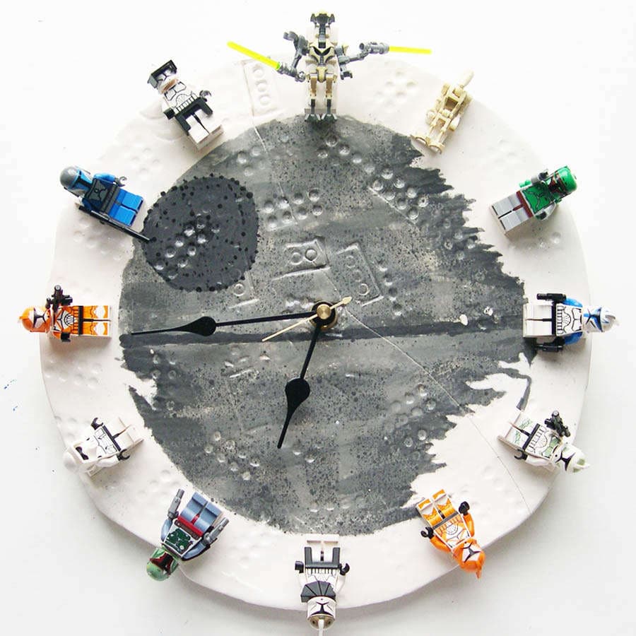 DIY LEGO Star Wars Clock With Interchangeable Minifigs