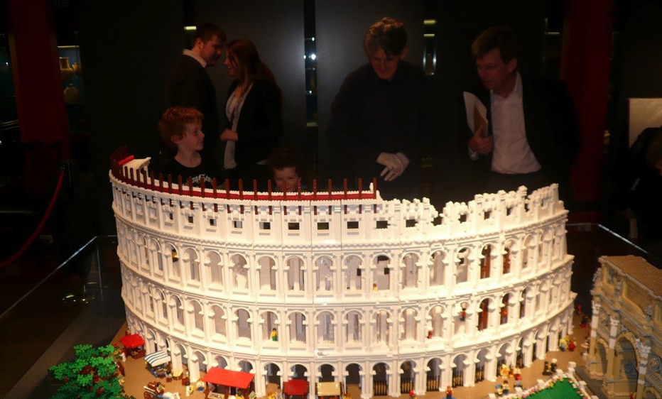 Incredible Roman Colosseum Built With 200,000 LEGO Bricks