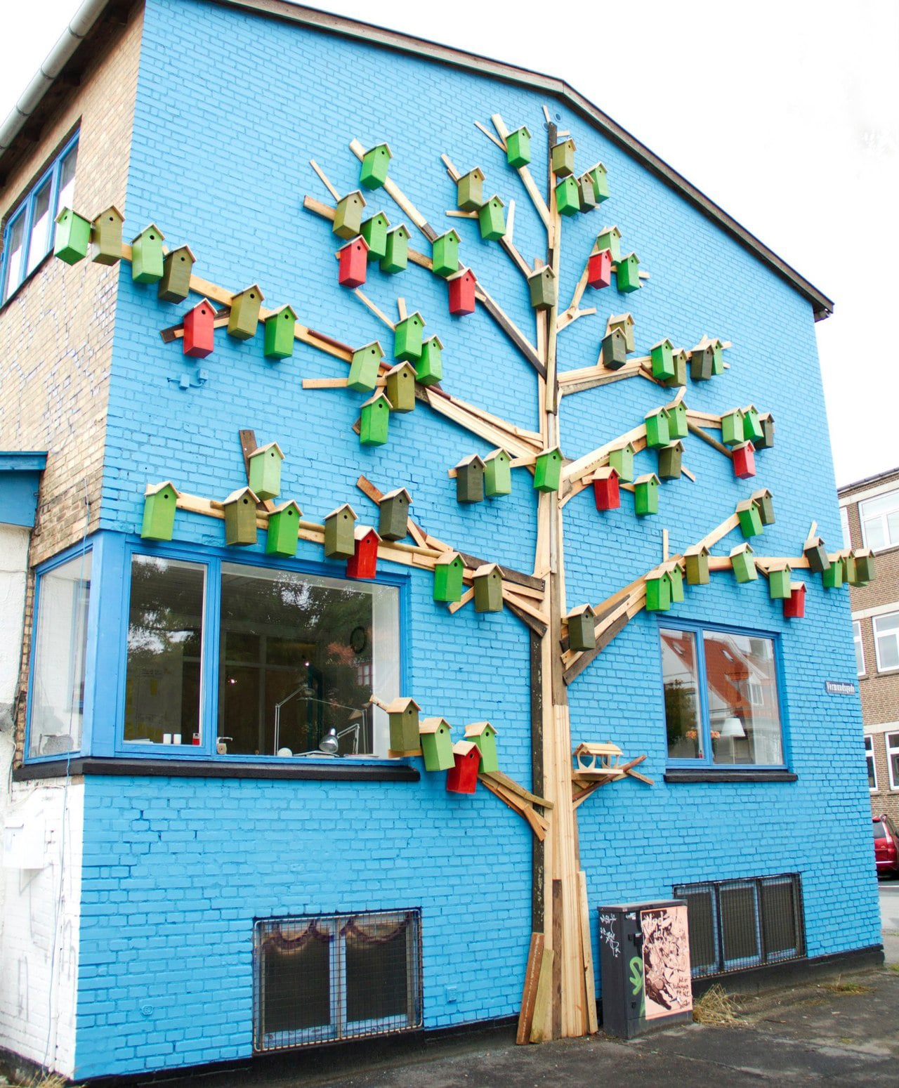 Beautiful Birdhouses Created From Trash Decorate Urban Areas