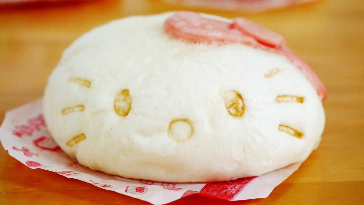 Super Cute Hello Kitty Baked Buns With A Surprise Inside