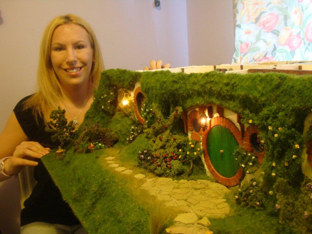 The Hobbit: Mom Creates Infinitely Detailed Toy Doll House