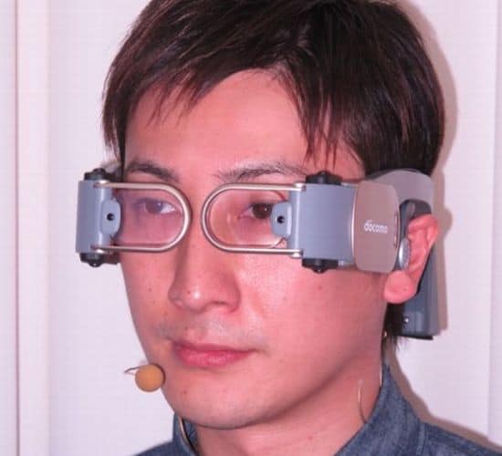 Head-Mounted Smartphone Project Includes Virtual Reality Calls