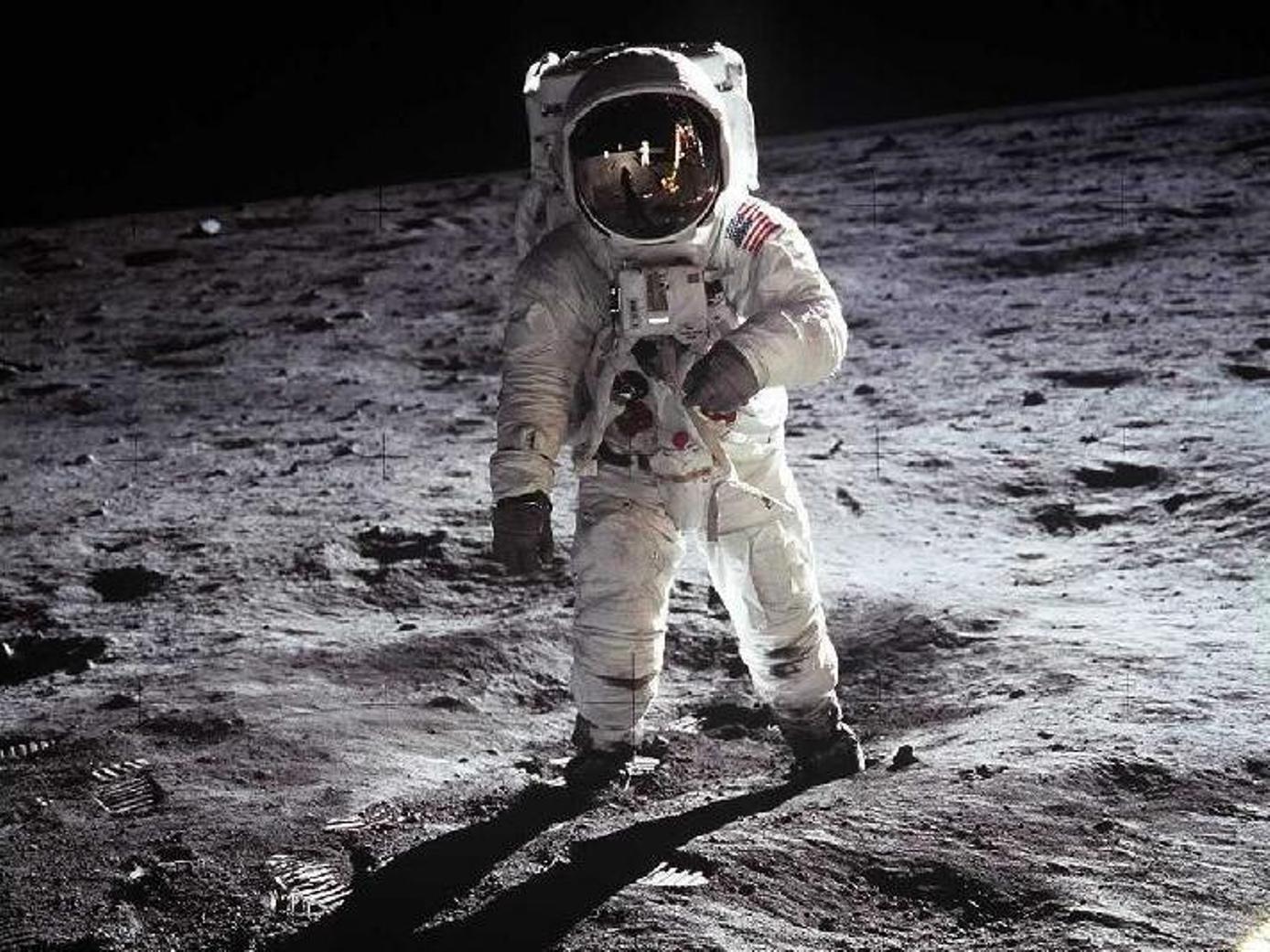 Authentic Footage Of Falling Astronauts Shows Moonwalking Is Tricky