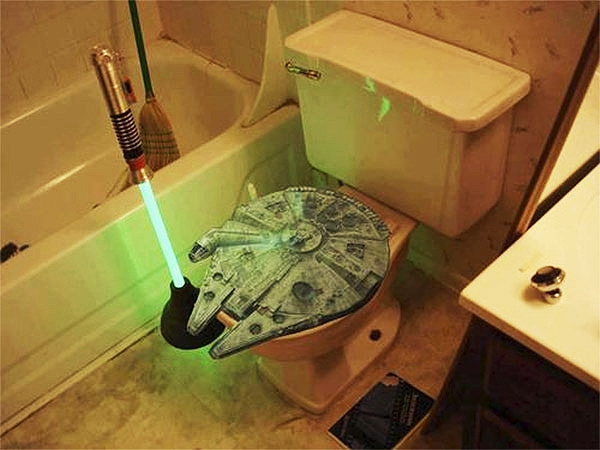 Star Wars Bathroom Toilet Plunger & Millennium Falcon Toilet Seat