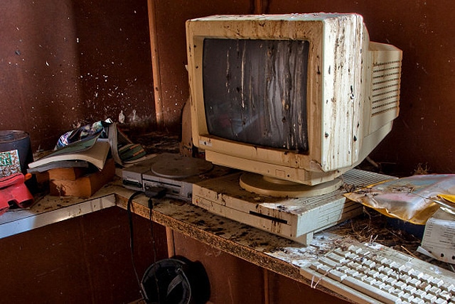 Abandoned Apples: Old Apple Products Left Behind & Photographed