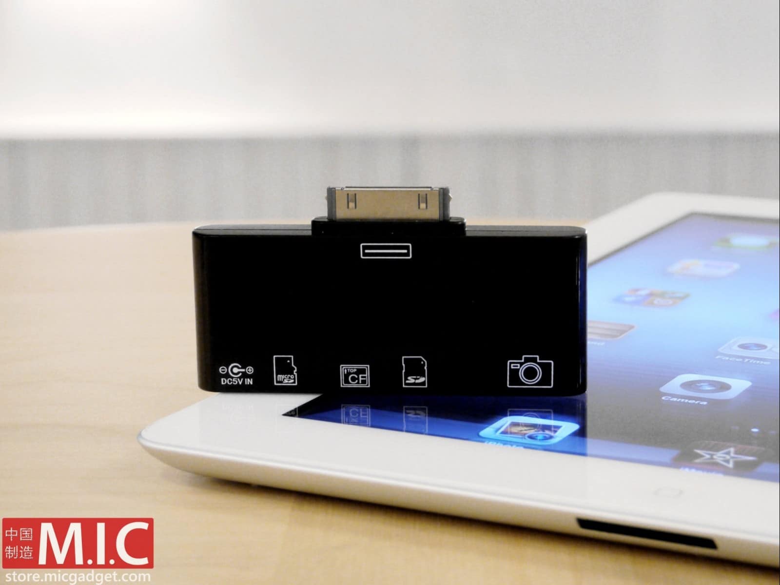 Ultimate All-In-One CF & SD Card Reader For iPad