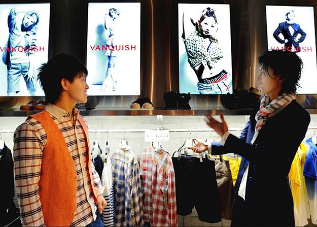 Interactive Clothes Hangers Add New Dimension To Shopping & Marketing