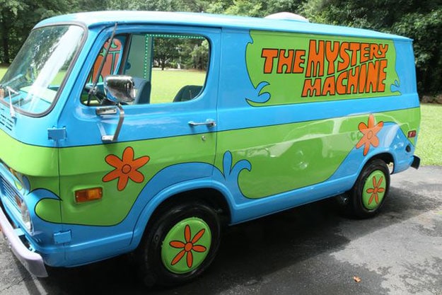 Guy Builds Mystery Machine, Batmobile & More Famous Cars [15 Pics]