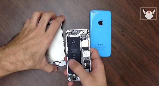 Learn How To Fix The iPhone 5C: iPhone 5 vs. 5C Comparison [Video]