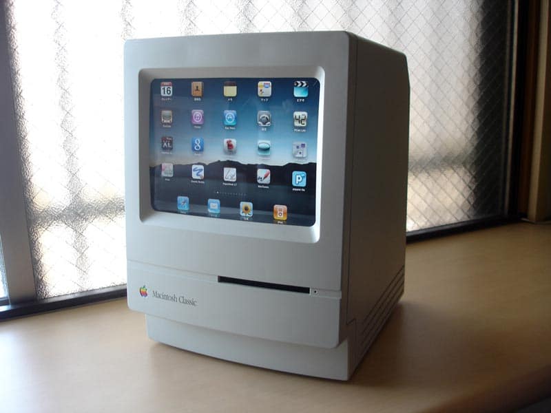 Eye-Catching Customized Macintosh Turned Into Retro iPad Stand
