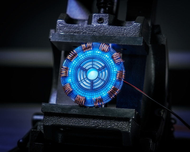 Make Your Own Pulsating Arc Reactor For Your Next Costume/Cosplay