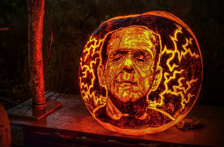 10 Halloween Pumpkin Carvings That Look Like Pop Culture Works Of Art