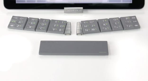 TextBlade Is The Portable Physical Keyboard For iPhone 6