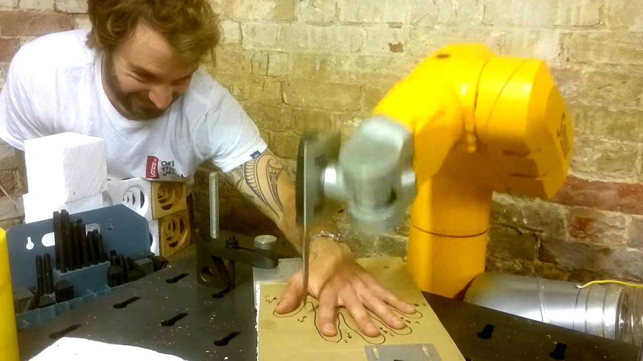 Scary Five Finger Fillet Robot Recreates The Memorable Scene From Aliens