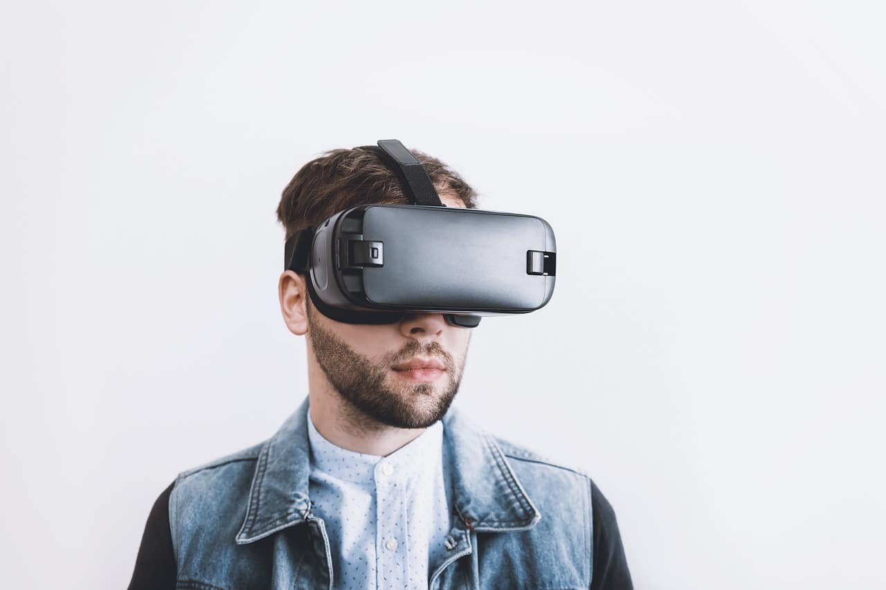 New Tech Trends In Gaming – VR, AR, Mobile Games & Cloud Streaming