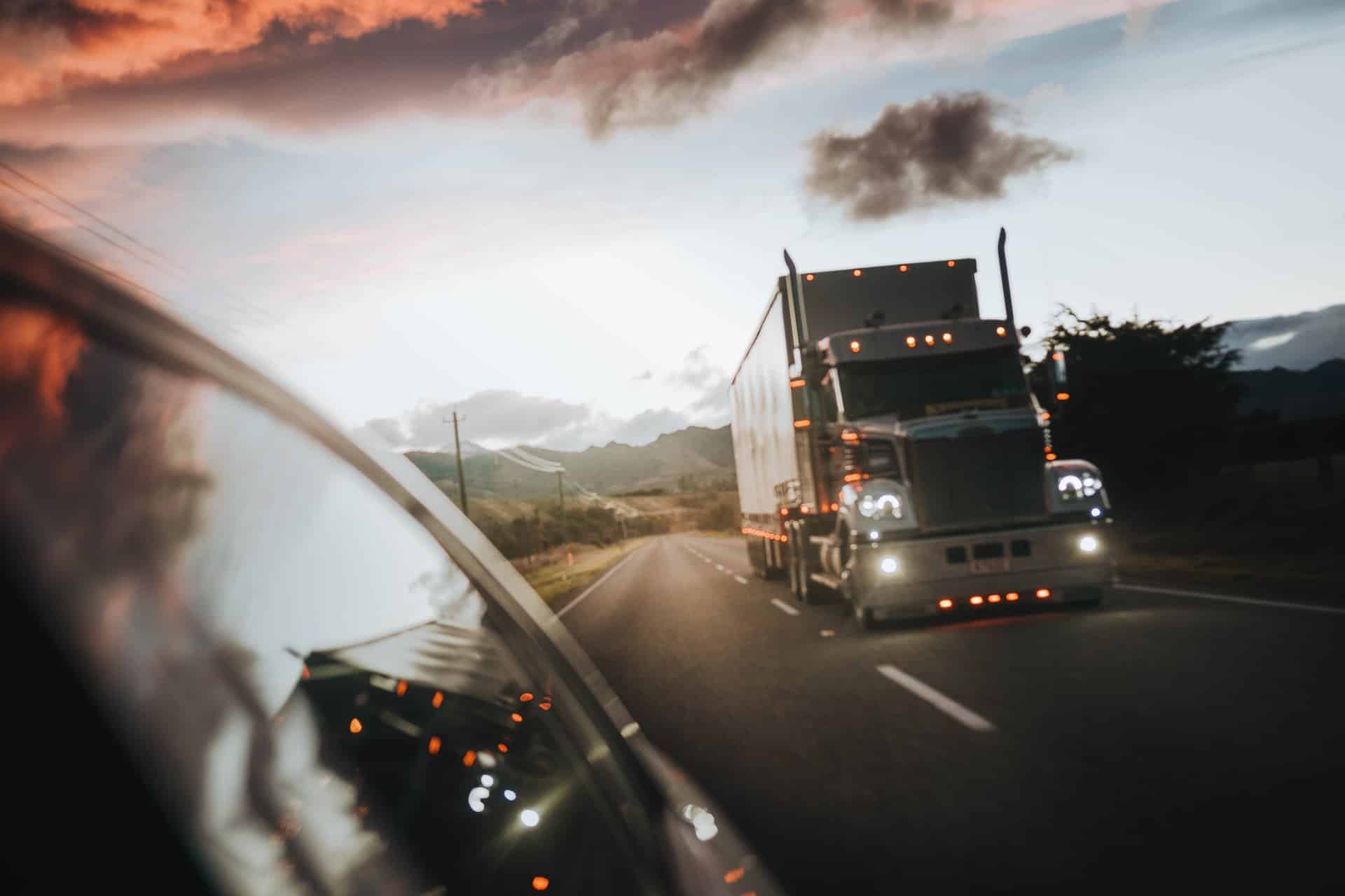 Tips Starting Trucking Business Header Image